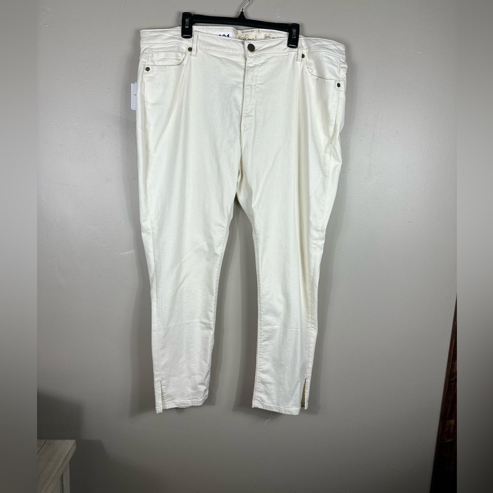 Lola jeans sustainable denim midrise  size 40 nwt 21 waist 12-1/2 rise 27 inseam